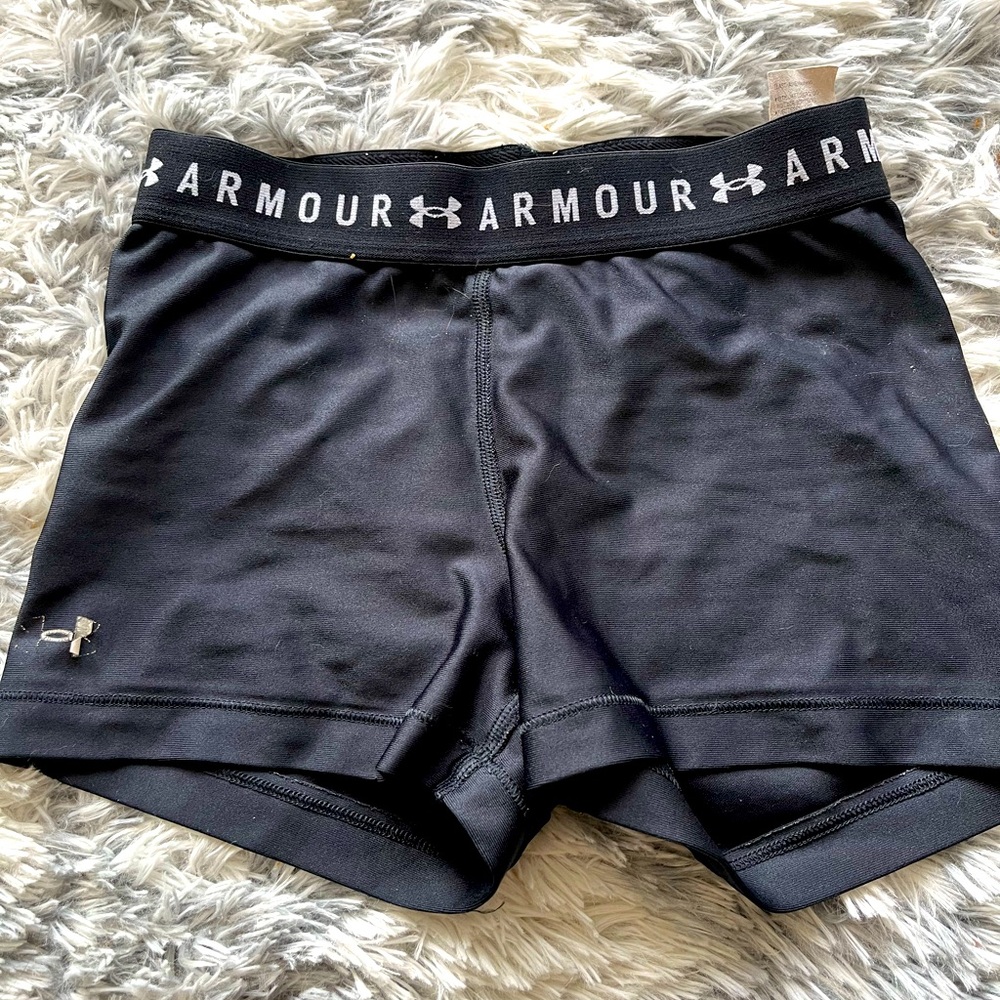 Underarmour black compression shorts, stretchy, short fit, size small, black
